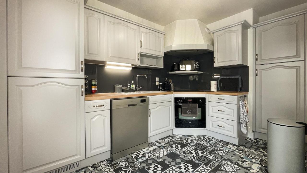 Homey Wood - New - Appartement Avec Une Chambre - Parking Prive Gratuit - Balcon Prive - A 5 Min De La Gare Pour Rejoindre Geneve آنماس المظهر الخارجي الصورة