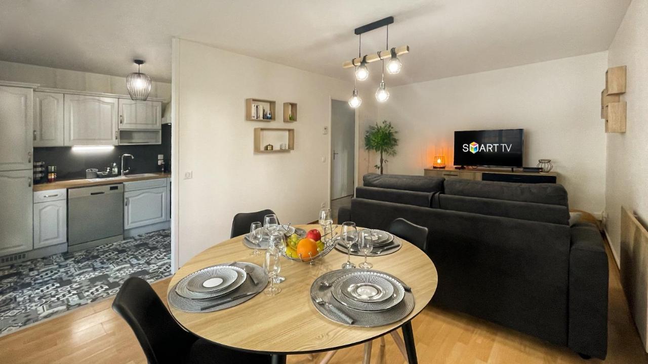 Homey Wood - New - Appartement Avec Une Chambre - Parking Prive Gratuit - Balcon Prive - A 5 Min De La Gare Pour Rejoindre Geneve آنماس المظهر الخارجي الصورة