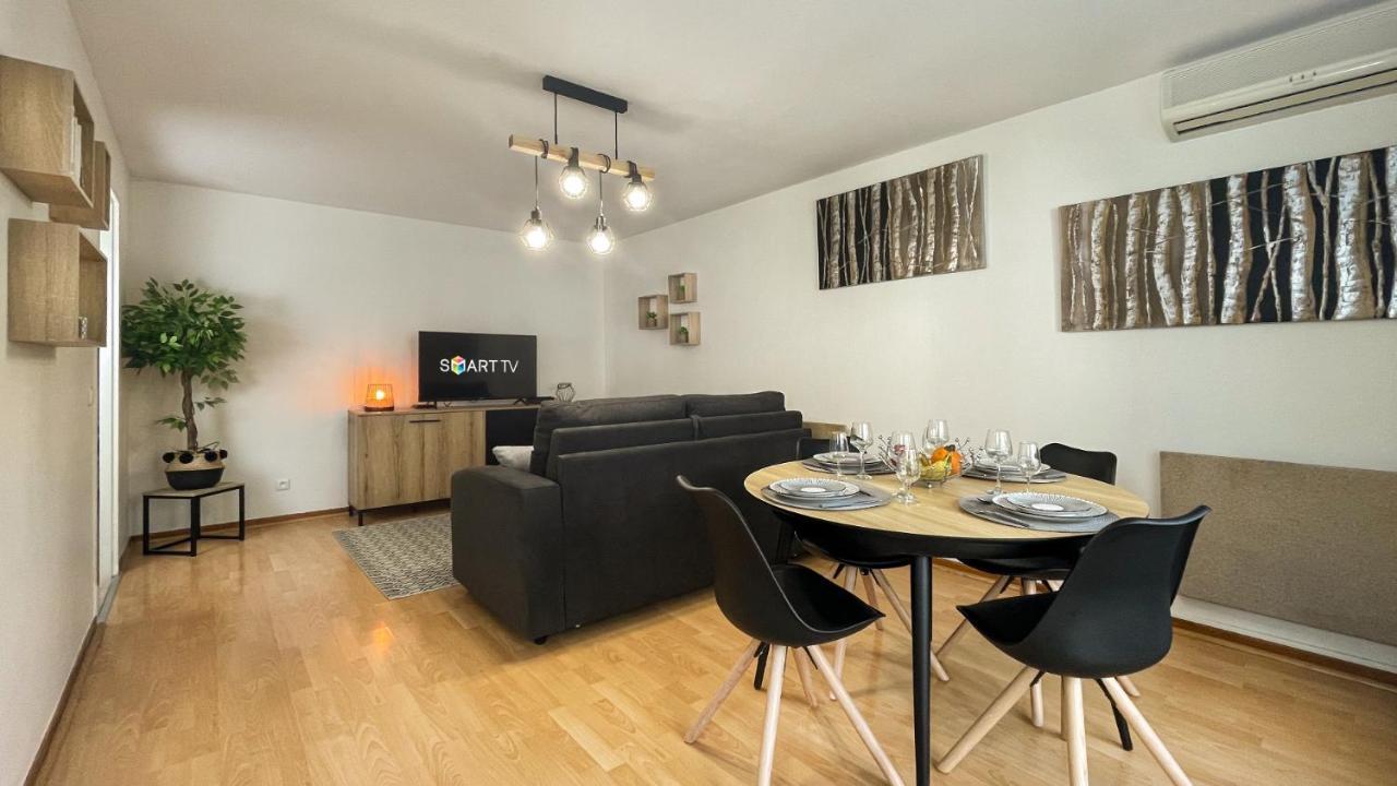 Homey Wood - New - Appartement Avec Une Chambre - Parking Prive Gratuit - Balcon Prive - A 5 Min De La Gare Pour Rejoindre Geneve آنماس المظهر الخارجي الصورة